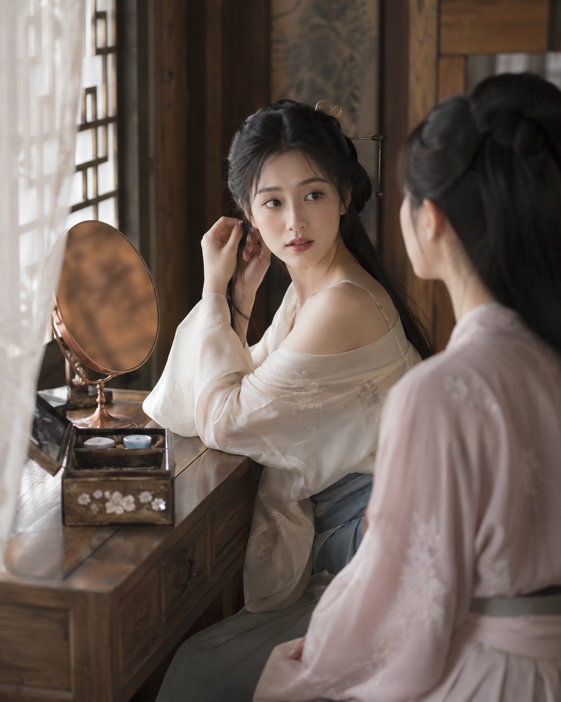 闺阁窗光：描眉递簪的古风双人私密瞬间 - 图 4