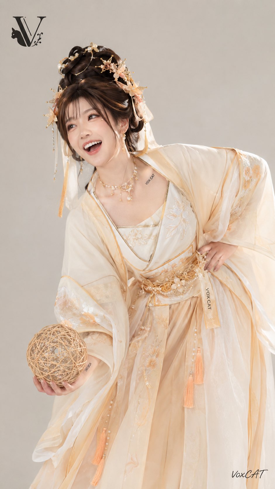 新中式古风：暖灰棚拍下的汉元素写真 - 图 11