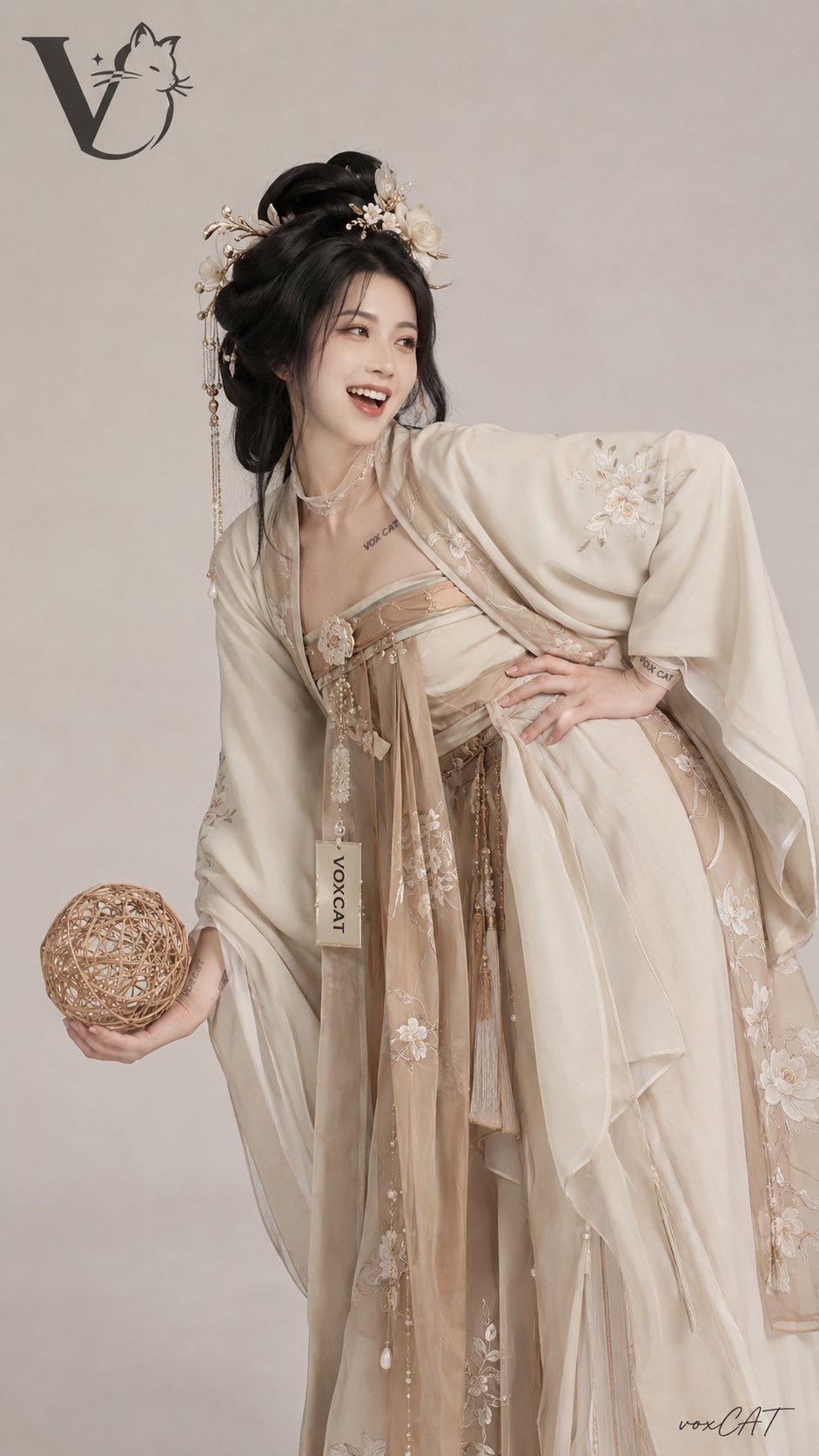 新中式古风:暖灰棚拍下的汉元素写真