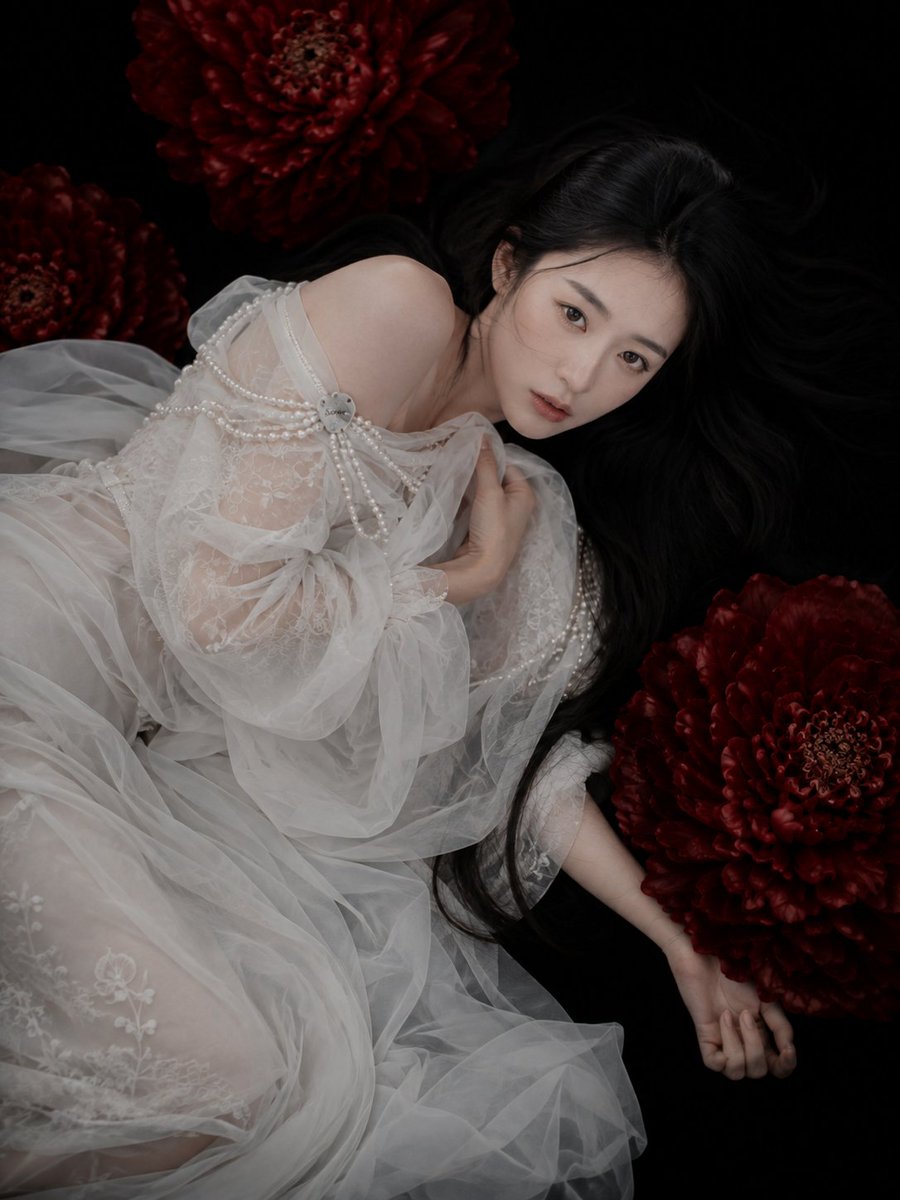 暗场贝斯手，侧光黑幕中的低音叙事 - 图 3