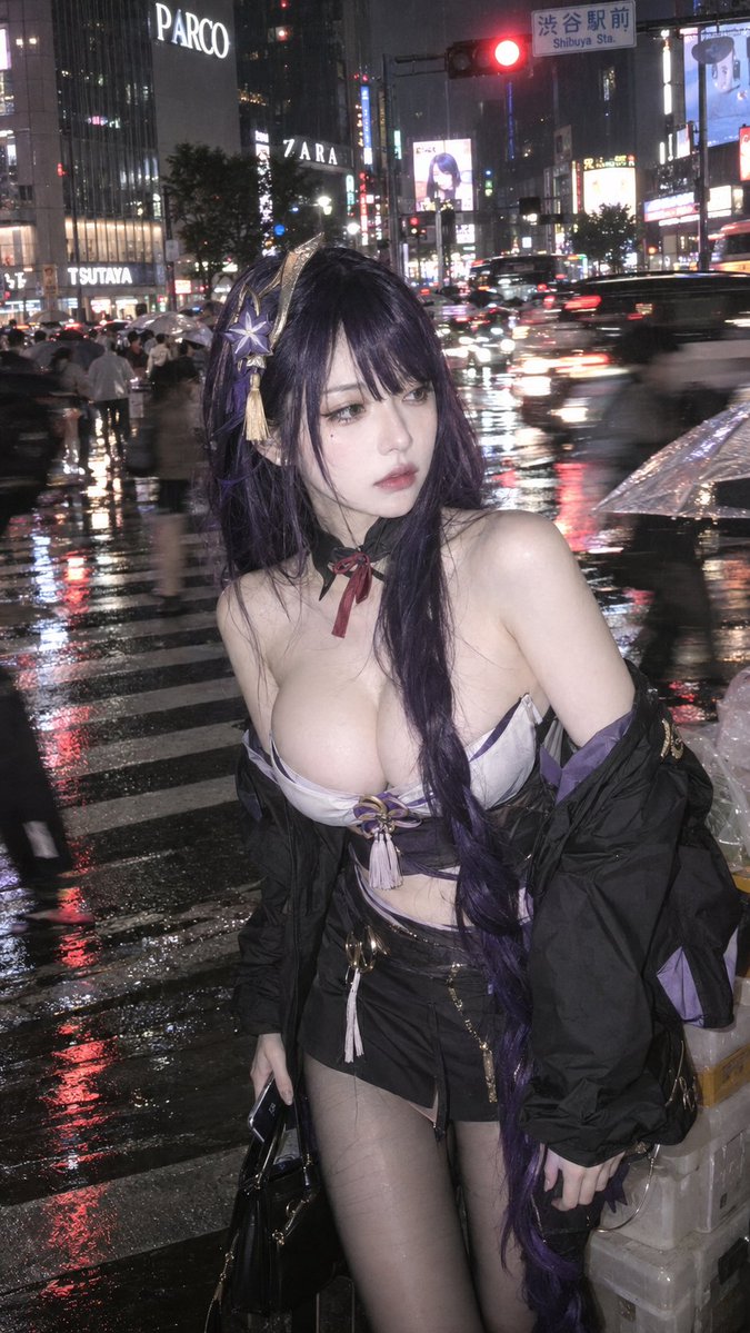 雨夜街拍:CCD直闪下的城市混沌美学